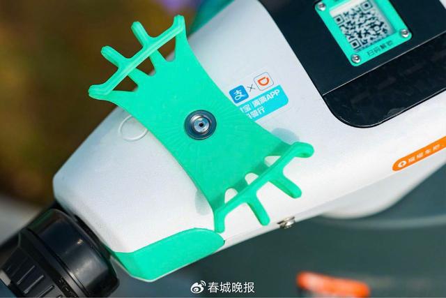 架”再升级提升昆明用户骑游体验凯时尊龙滴滴青桔电单车“手机支(图2)